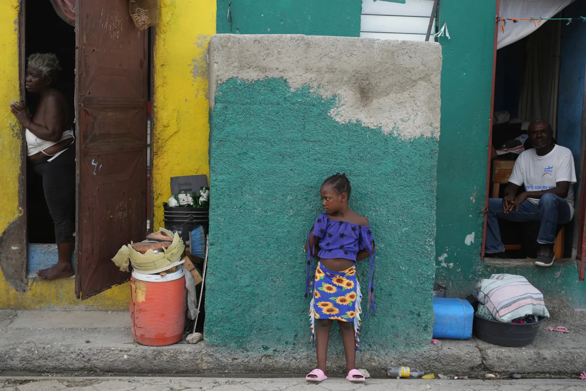 People look out at a street in the Simon-Pele neighborhood of Port-au-Prince, Haiti, September 22, 2025. © 2025 Odelyn Joseph/AP Photo